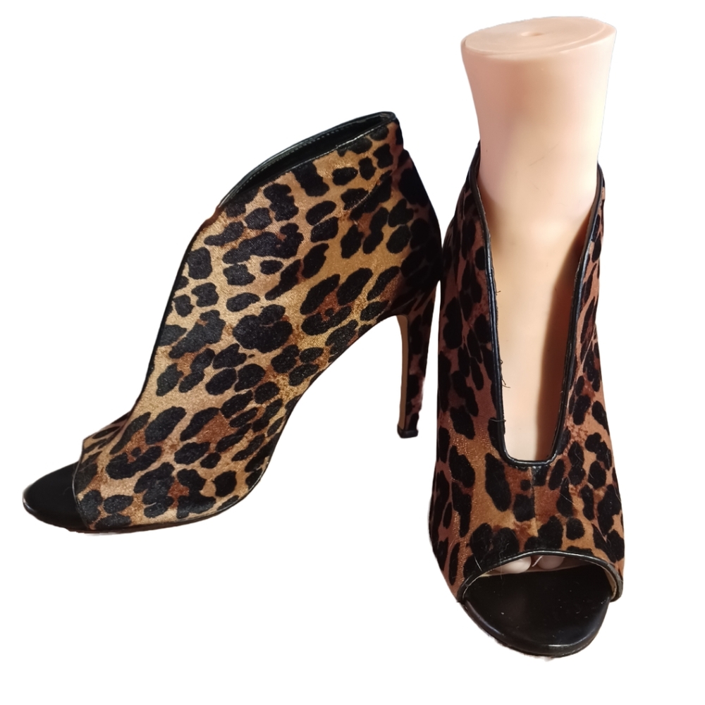 JESSICA SIMPSON "CAMAYA" PEEP-TOE BOOTIES SIZE 8M